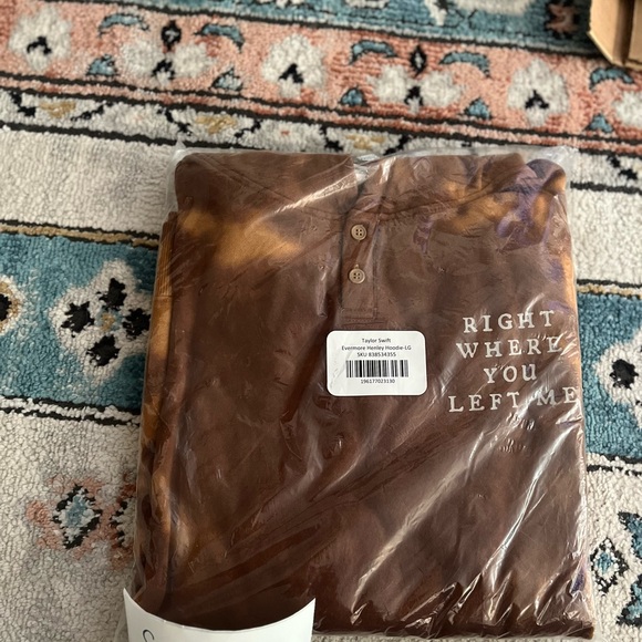Taylor Swift Right Where You Left Me Henley Hoodie L - Picture 6 of 6